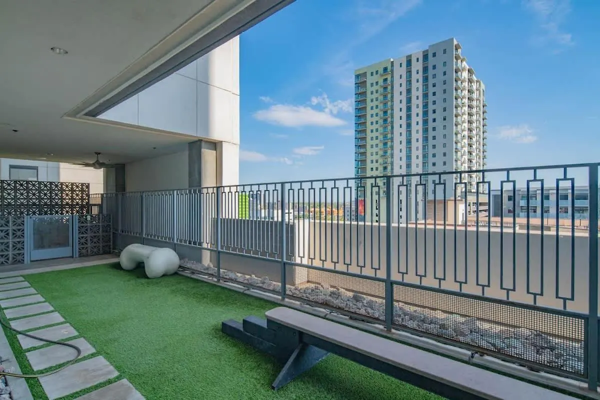 Detailed 2Bd, Highrise Dt, Pool, Gym, Parking, Sleeps 8 Apartment Phoenix United States