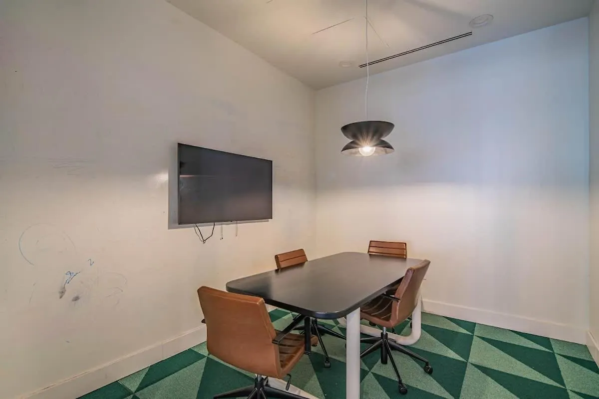 Detailed 2Bd, Highrise Dt, Pool, Gym, Parking, Sleeps 8 Apartment Phoenix
