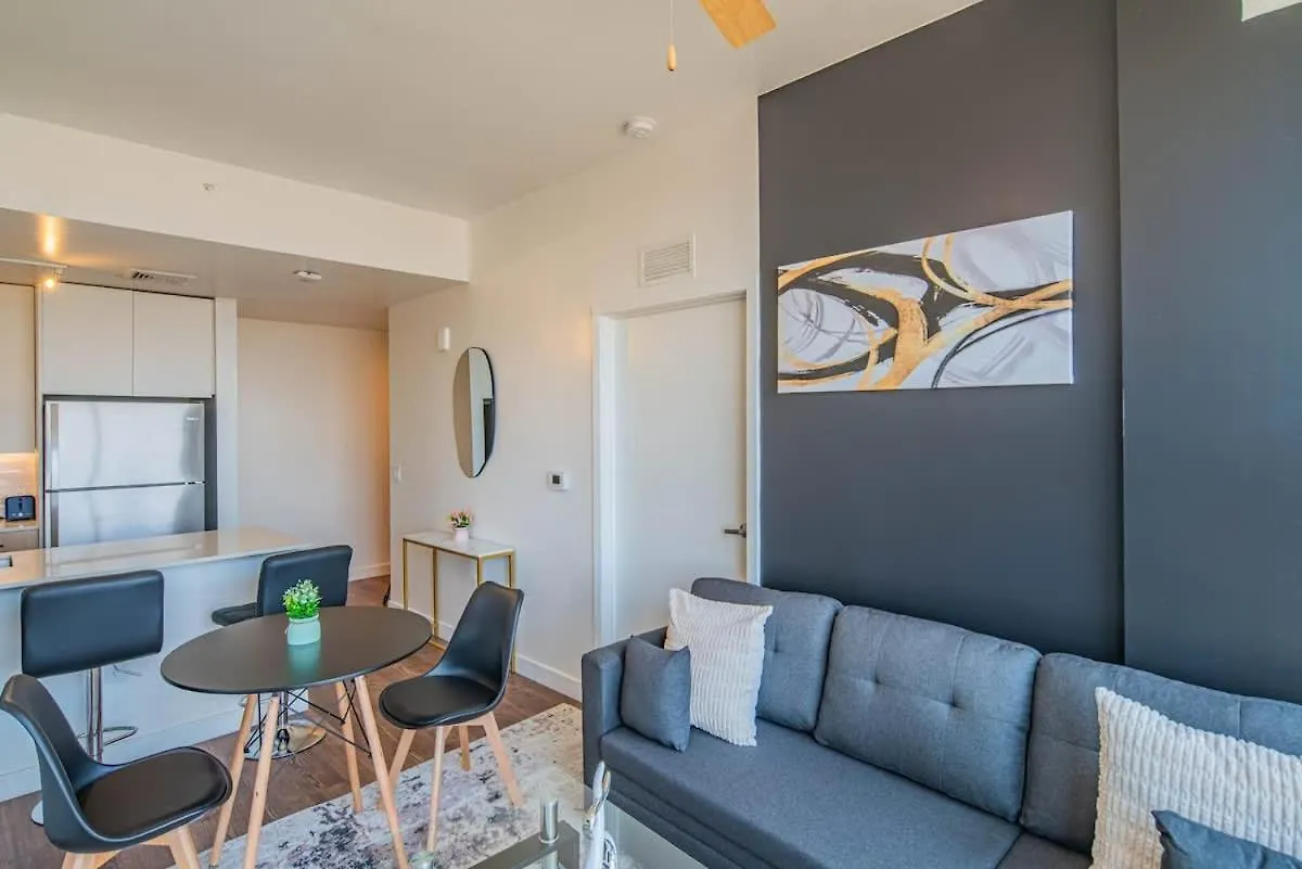 Detailed 2Bd, Highrise Dt, Pool, Gym, Parking, Sleeps 8 Apartment Phoenix