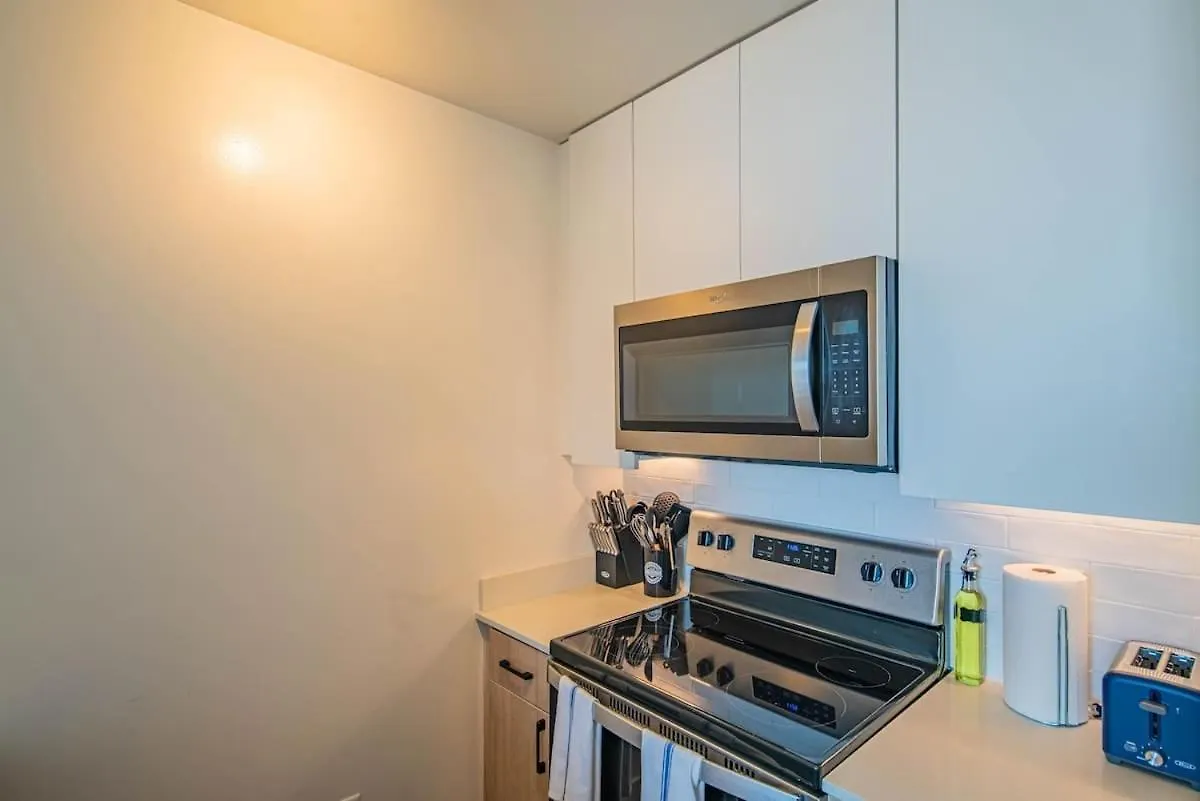 Detailed 2Bd, Highrise Dt, Pool, Gym, Parking, Sleeps 8 Apartment Phoenix United States