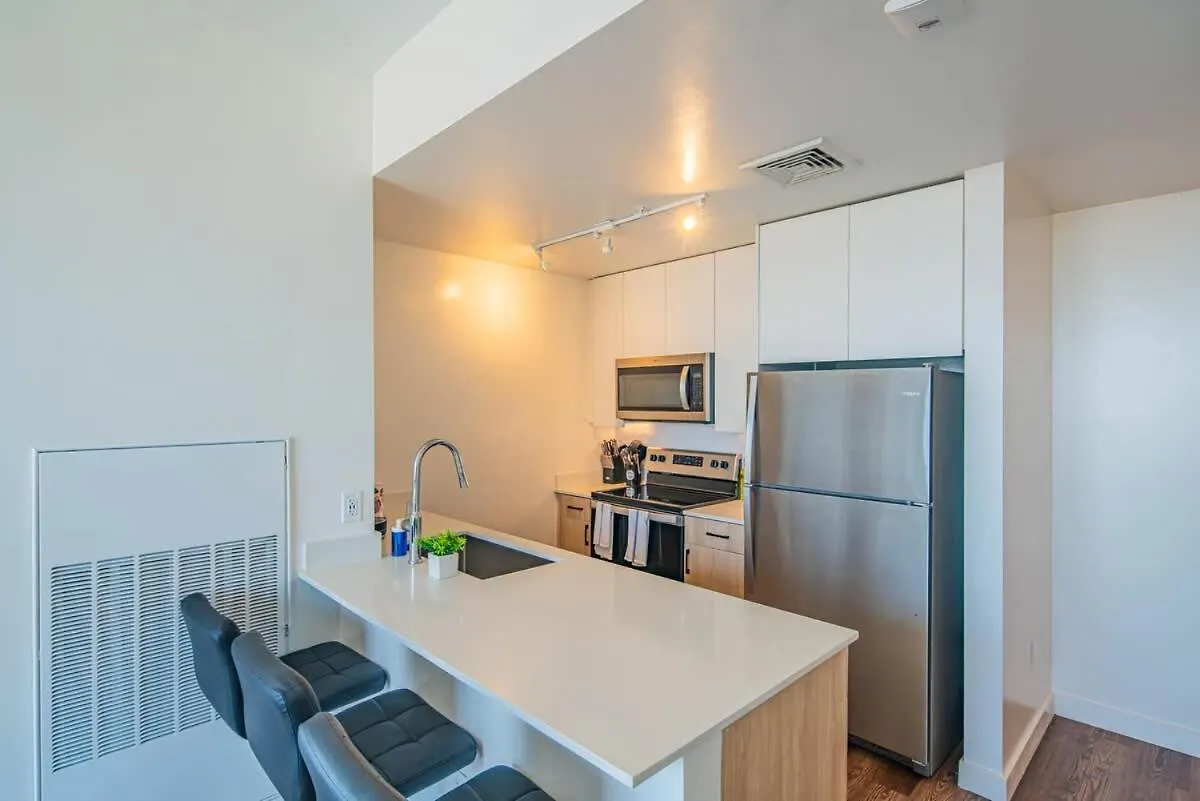 Detailed 2Bd, Highrise Dt, Pool, Gym, Parking, Sleeps 8 Apartment Phoenix