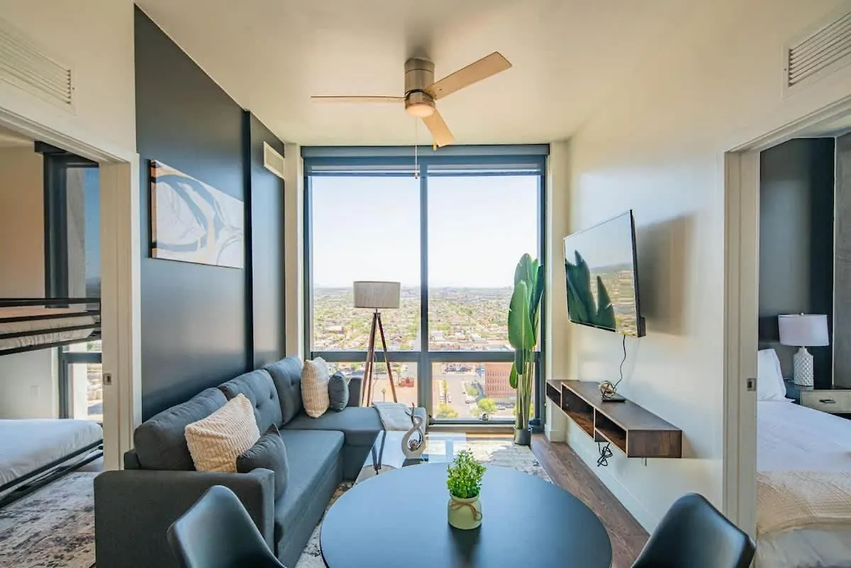 Detailed 2Bd, Highrise Dt, Pool, Gym, Parking, Sleeps 8 Apartment Phoenix